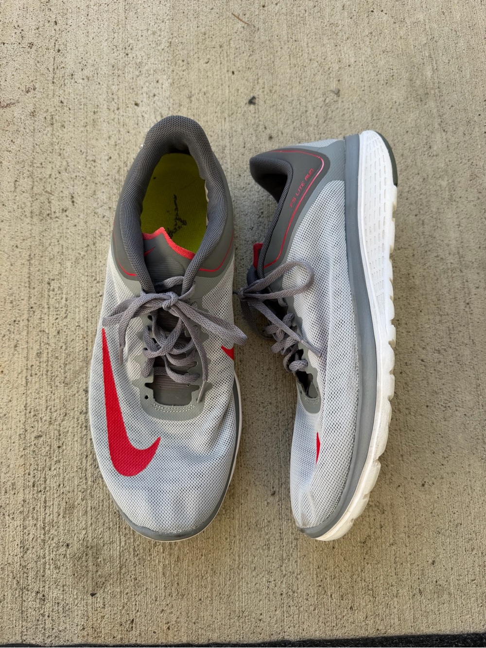 Nike Downshifter 9 Men's Wolf Grey Red AQ7481-006 size 10.5